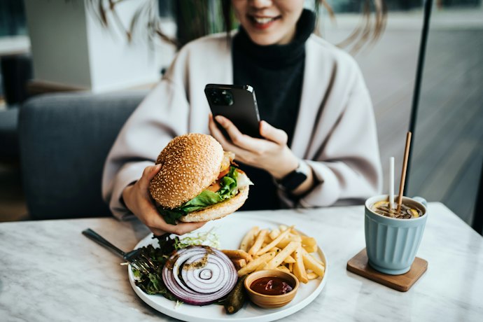 料理を撮るなら料理専用のフィルターのあるアプリを選ぼう
