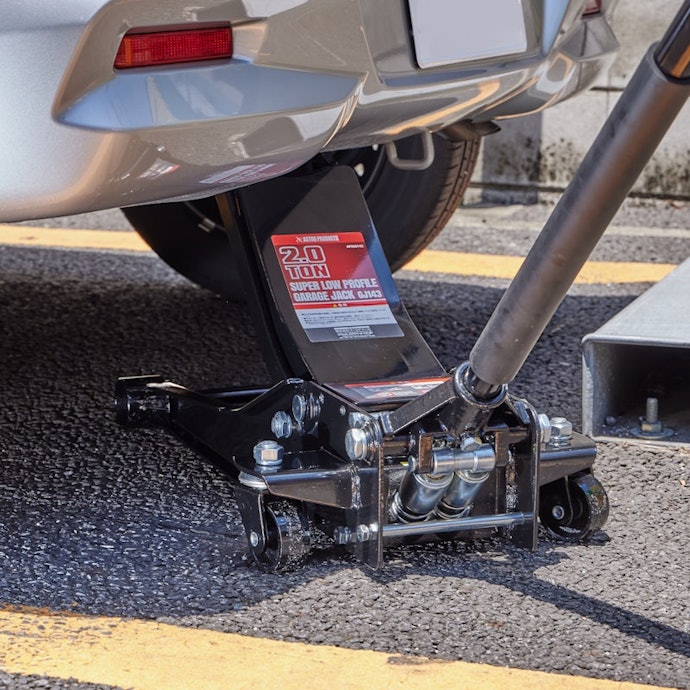 大型車にも対応できて頼れる存在。ジャッキアップもスムーズ