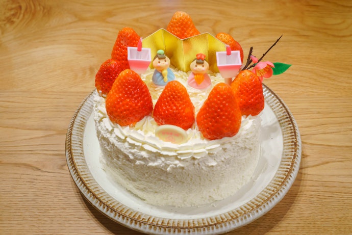 ホールケーキ:ボリュームを求めるならチェック。華やかなデコレーションが魅力