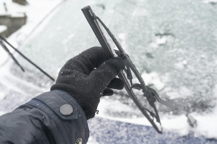 とりあえず持っておきたいなら、安価なノーマルタイプの雪用ワイパー