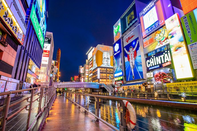 レジャースポット満載の大阪には、室内プール付き高級ホテルが豊富