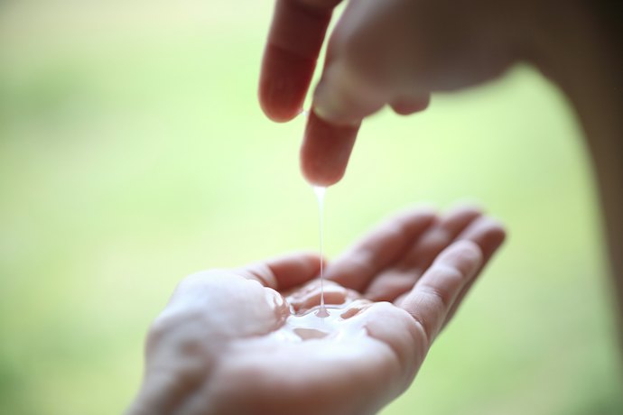 集中的に肌をケアするなら、美容液をチョイス