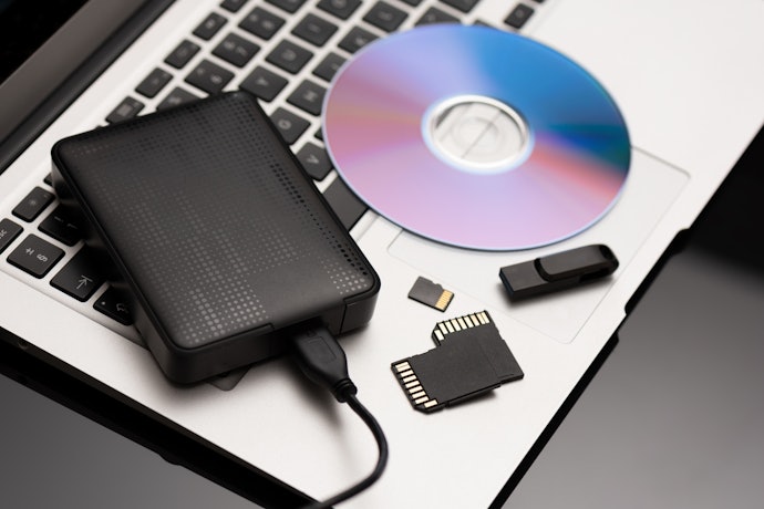 対応ストレージは、主にHDD・SSD・USBメモリ・SDカードの4種。保存先を確認しよう