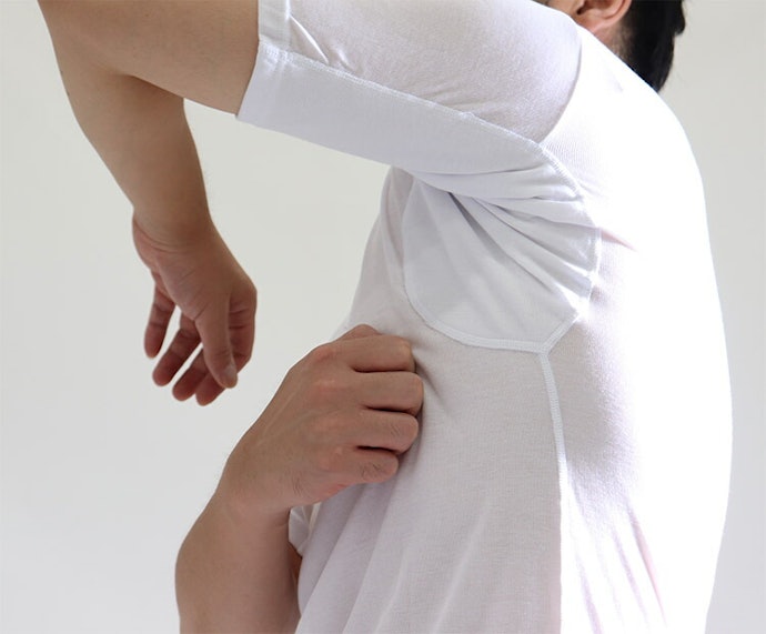 パッド+汗ジミ防止素材ならば、洋服への汗ジミ防止に効果的