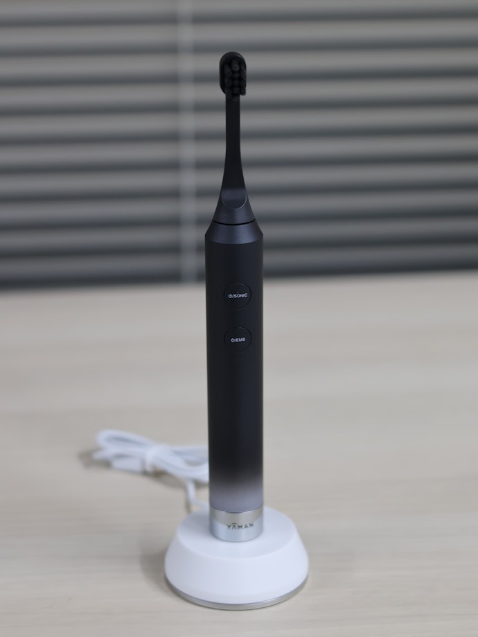 美顔器×電動歯ブラシで歯磨きするたびにフェイスケアできる!ちょっとした時間のケアにもおすすめ