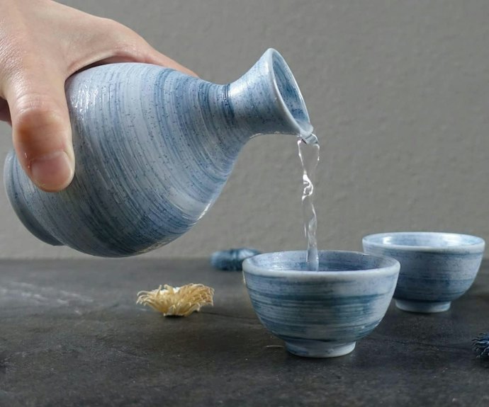 落ち着きのある風合いが好みなら陶磁器。口あたりもやさしい