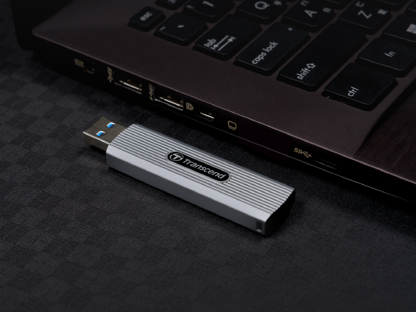 USBメモリほどのコンパクトサイズ。手軽に持ち運べるものを探す人にぴったり