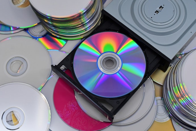 CDやクレジットカードも細断できる。書類以外の情報もしっかり守れる
