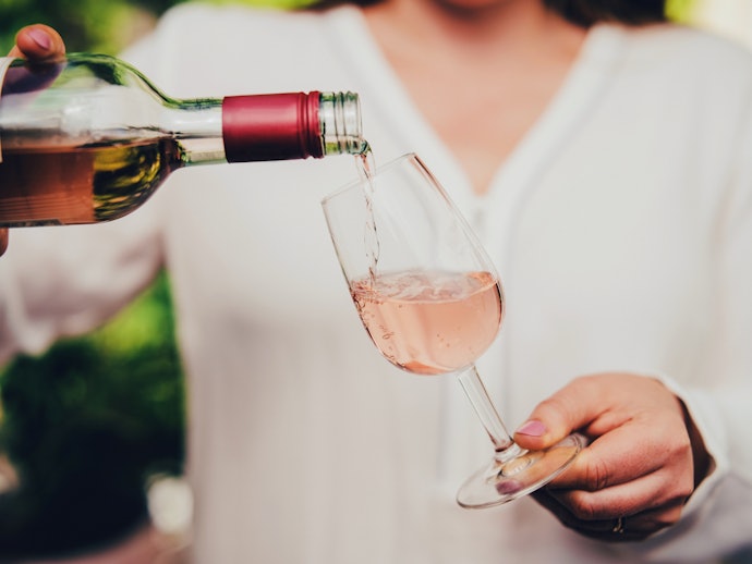 ロゼワイン:赤の深みと白の飲みやすさをいいとこ取りしたワイン