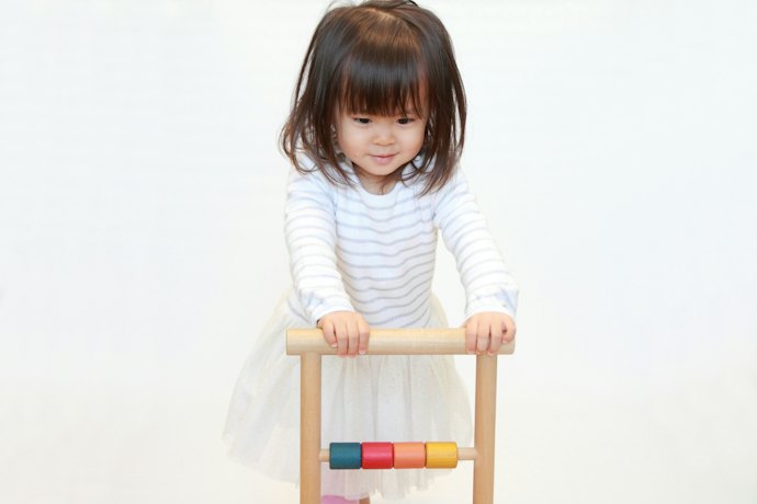 適度な重さがある木製をチェック