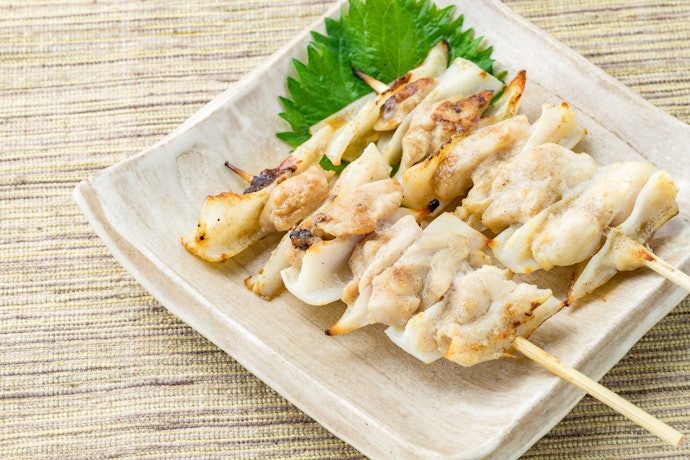 皮・手羽先・軟骨:カリカリ・コリコリ食感がほしいなら注目。脂の旨みも堪能