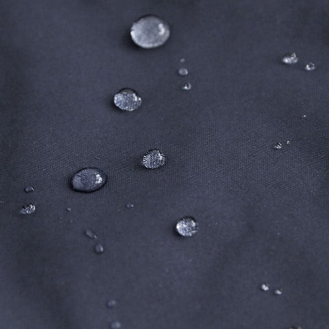 雨や雪の日のお出かけには防水・撥水タイプがぴったり
