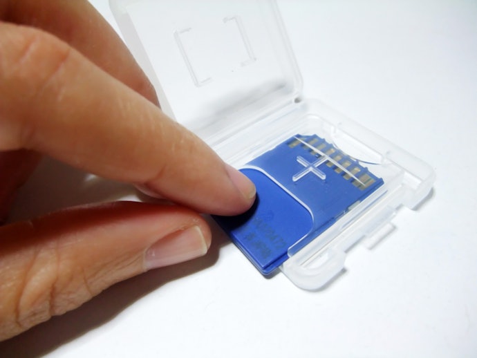SDカードを頻繁に出し入れする人は、静電気防止機能つきを探そう