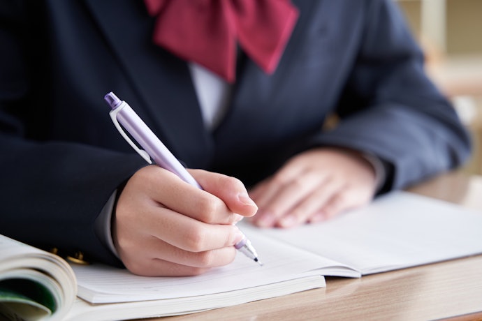 英語の基礎を身につけるなら解説ページが充実した教科書タイプ