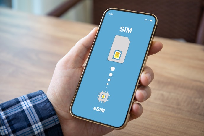 乗り換え手続きがスムーズ。店舗数は少ないが、ショップで対面契約も可