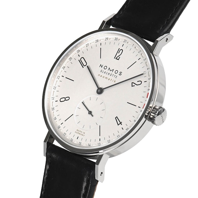 シンプルなデザインに絞って選ぶならNOMOS