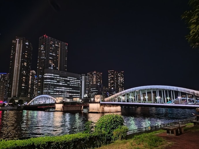 夜景や自撮り撮影もクリアに仕上がる。思い出を写真できれいに残したい人に