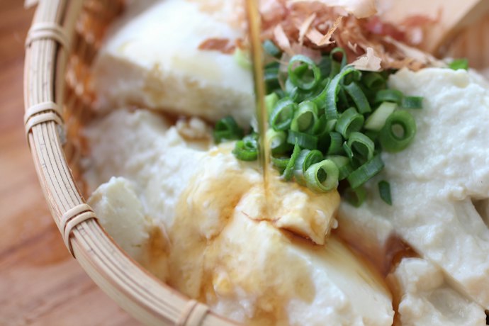 豆の風味を味わいたいときは、そのまま食べられる寄せ豆腐をチョイス
