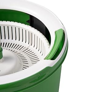 排水口付きなら、重いバケツを持ち上げることなく水捨てできる