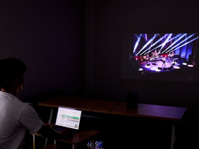 バランスのよい音質。大画面に見合った迫力と臨場感がある
