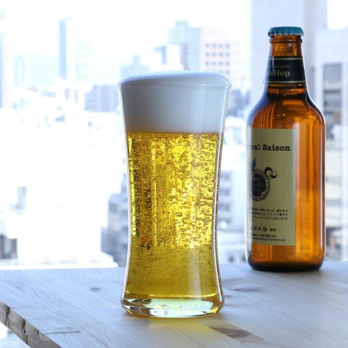 のどごしを楽しみたいならまっすぐな形状がマッチ。日本の人気ビールに合う