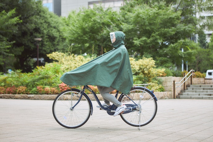 レインポンチョ:荷物やリュックサックごとカバーしたい人に