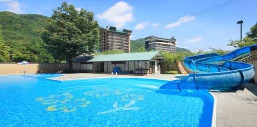 泳ぐのが好きならプール付きの宿を候補に入れてみて