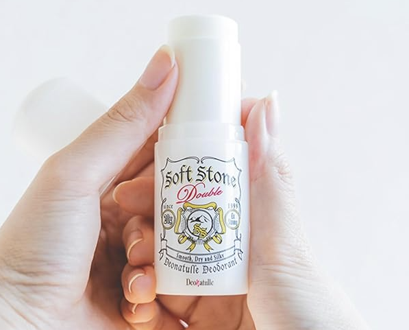 脇への密着力と塗りやすさを両立させたいなら、スティックタイプ