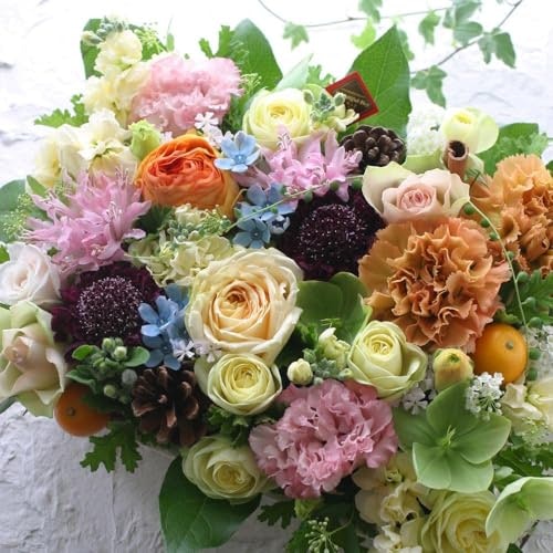 季節感や個性を演出したい人には、旬の花をチョイスして