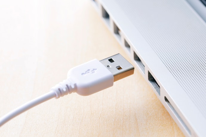 有線タイプは充電不要で、ケーブルを挿すだけで使える手軽さが魅力