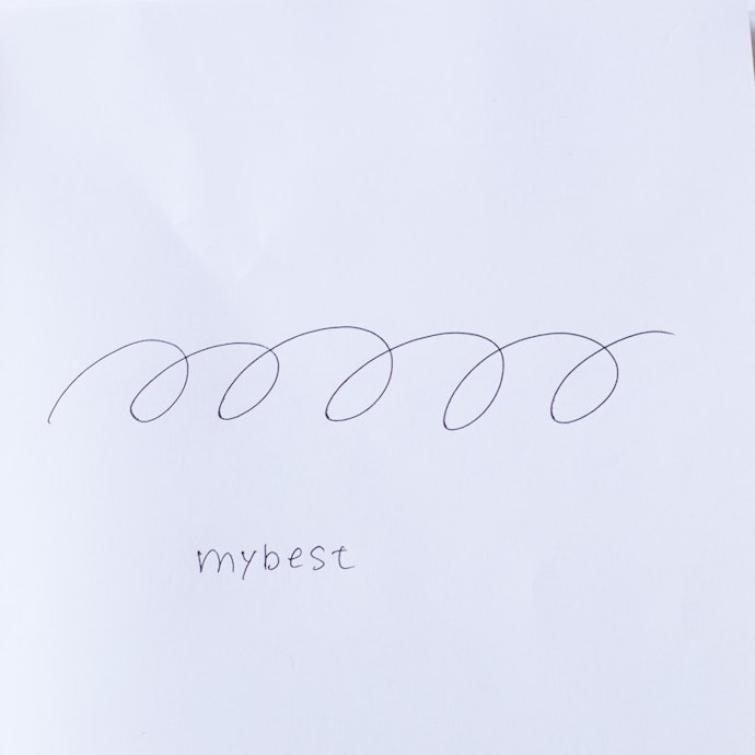 かすれや色むらはなし。くっきり濃い文字が書けた