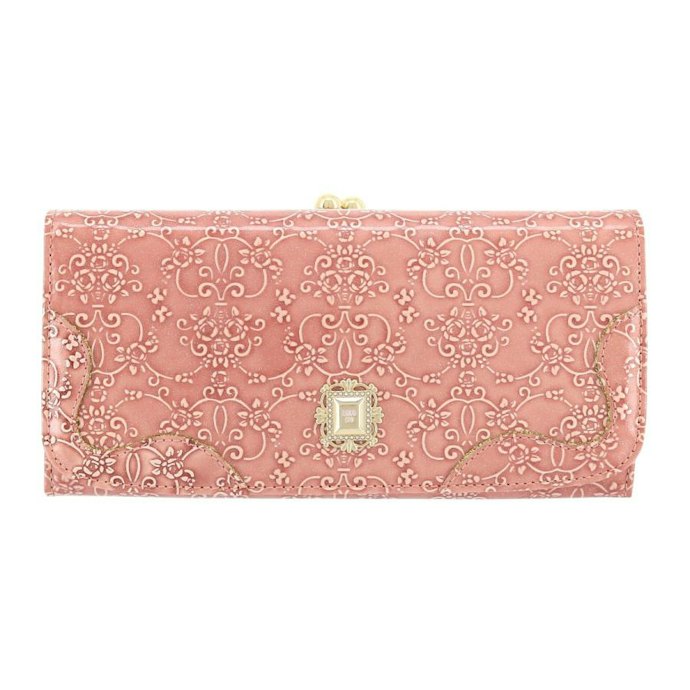 大人の女性にも。上品に決まるシックカラー