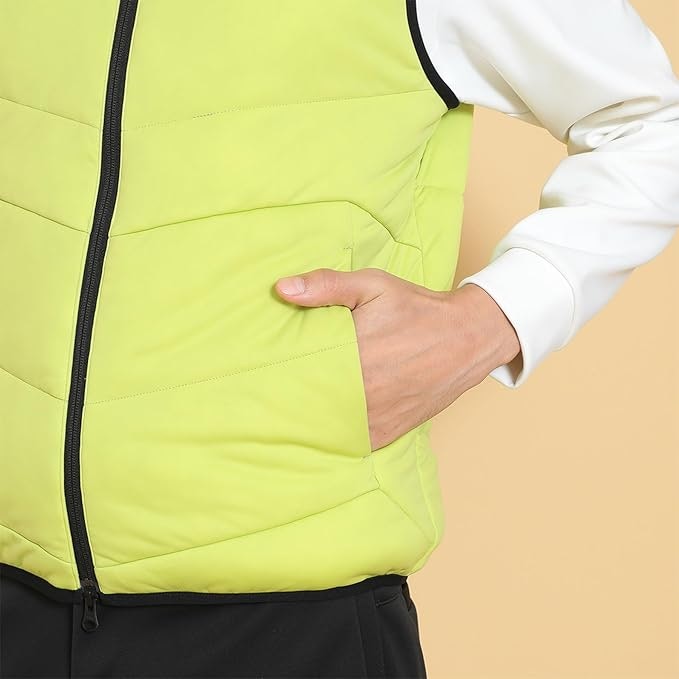 秋冬の寒さ対策には、ダウンや中綿入りのゴルフ用ベストがおすすめ
