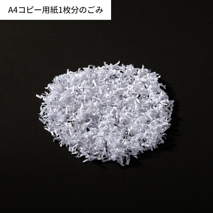 ゴミの捨てやすさはいまひとつ。引き出し式で紙くずが周りに散らばりやすい