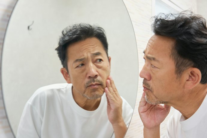 乾燥肌・カサつきが気になるなら、グリセリンなど保湿成分を配合したしっとり系の乳液を