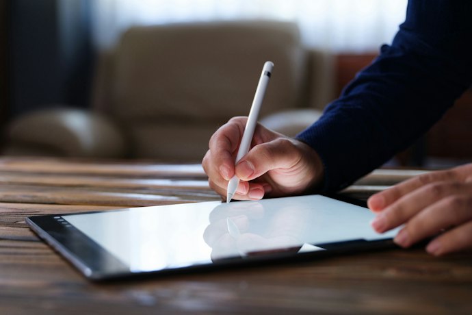 操作性を高めるなら、タッチペンのあるタブレットが使いやすい