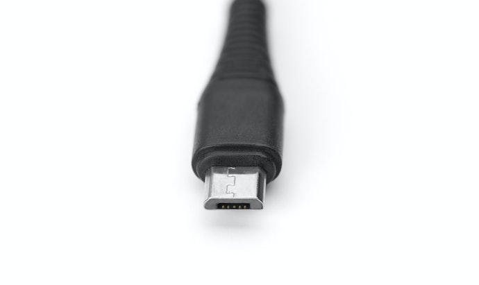 少し古めのAndroid端末との接続には、microUSB Type-Bを選択