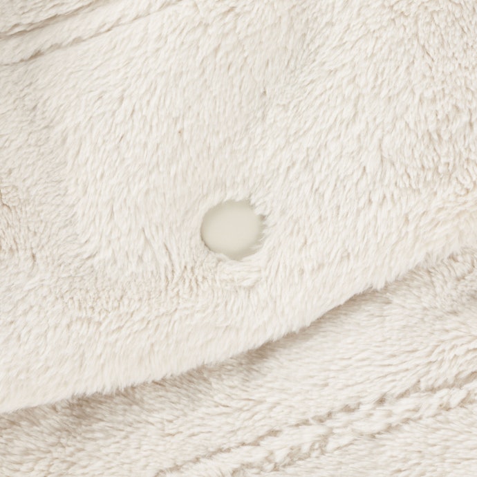着脱のしやすさと動きやすさを両立。ストレスなく着用できる