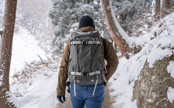 アルパインクライミングや冬登山には防水性と耐久性の高いモデルをチョイス