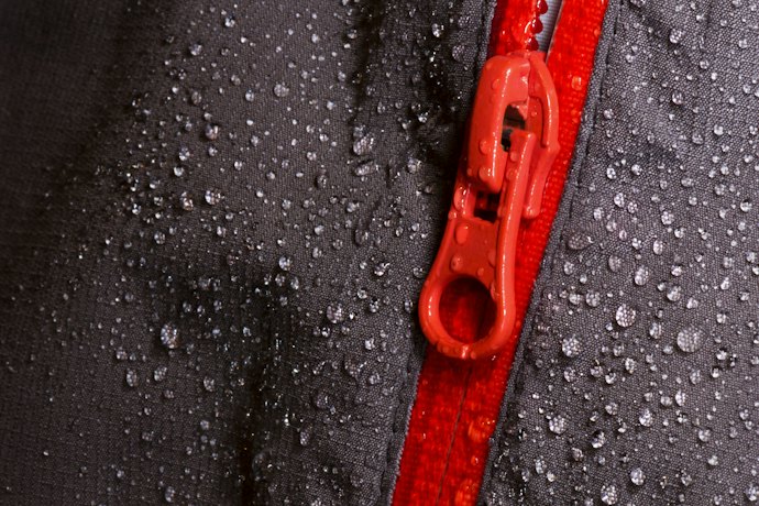 防水性能に注目!長距離を歩いても雨が染みてこない生地