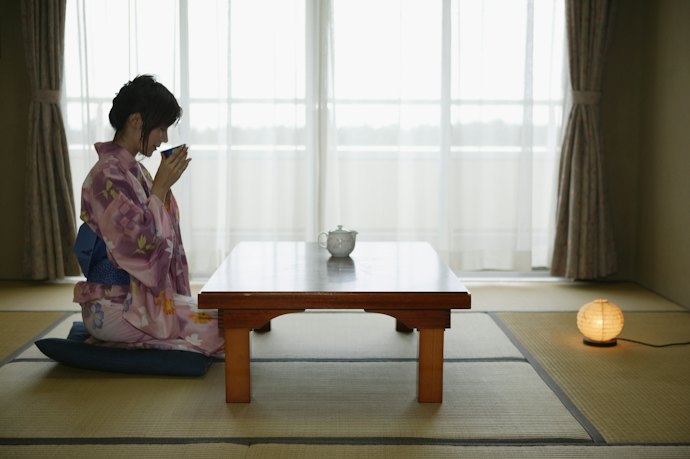 レースカーテン:生地が薄く部屋が明るい雰囲気に。遮光性はあまりない