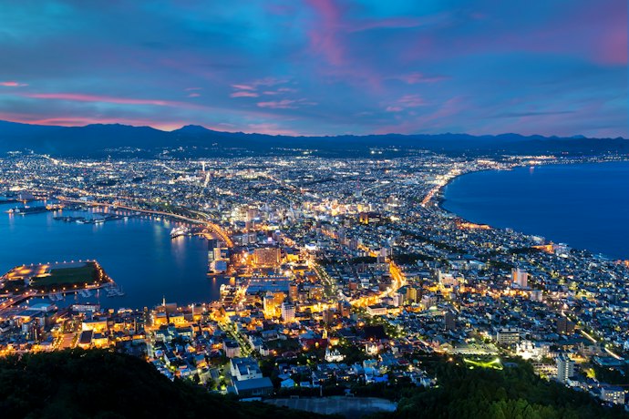函館:美しい夜景や街並みを眺めるなら。新鮮な海産物も絶品
