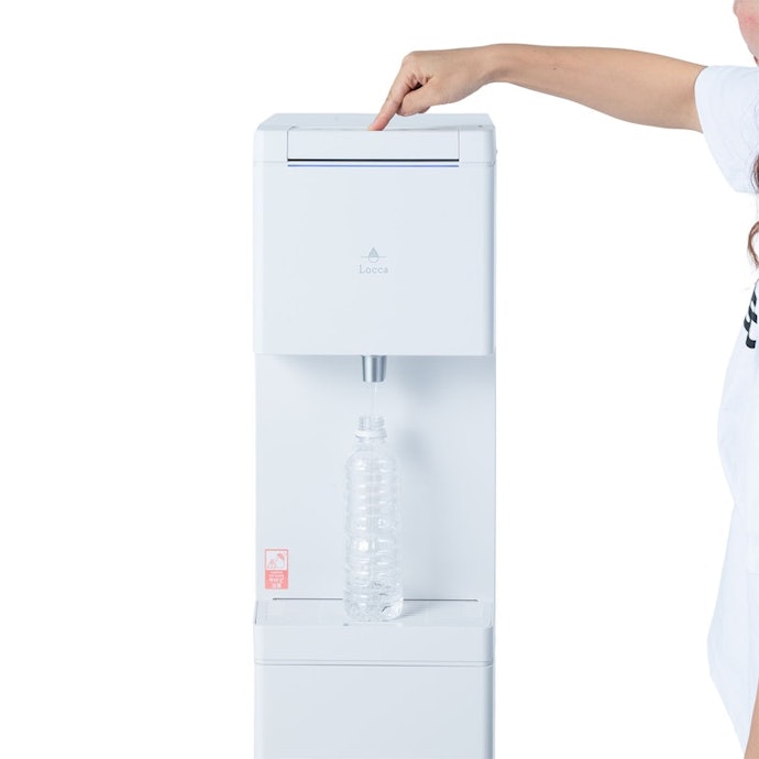 日常使いのしやすさ27商品中トップ評価。500mLペットボトルが収まる出水位置