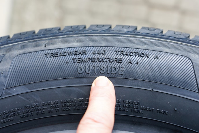 長く使いたいなら耐摩耗性に注目。TREADWEAR200以上も目安にしよう