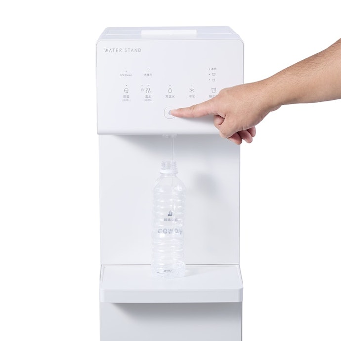 高さのあるボトルにもスムーズに給水。抽出量の指定も可