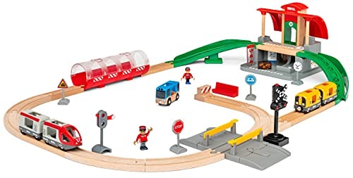 6歳以上:電車以外のパーツが豊富なおもちゃをチョイス。ギミックがあるものも