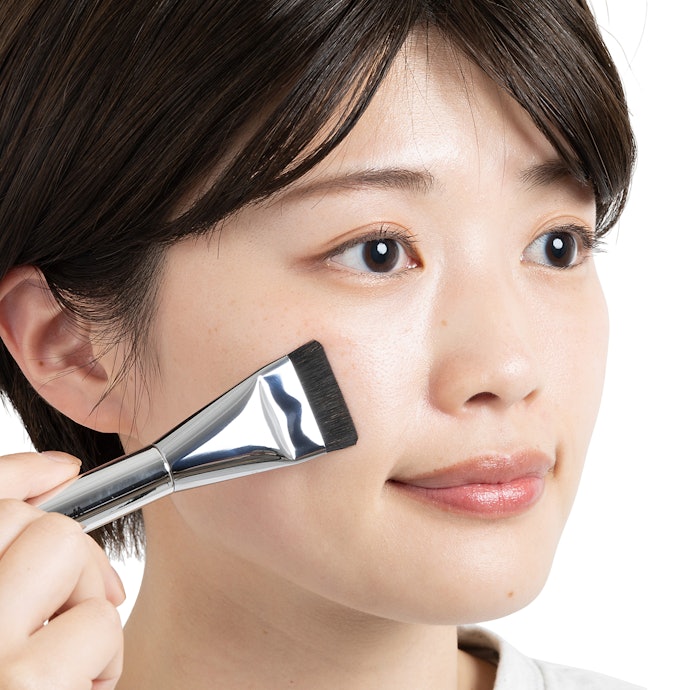 肌あたりはなめらか。ブラシはほどよい硬さでチクチクしにくい。