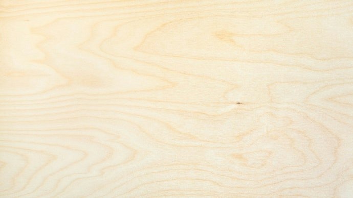 白っぽく丈夫で、バスドラムのように低音が響く「バーチ」