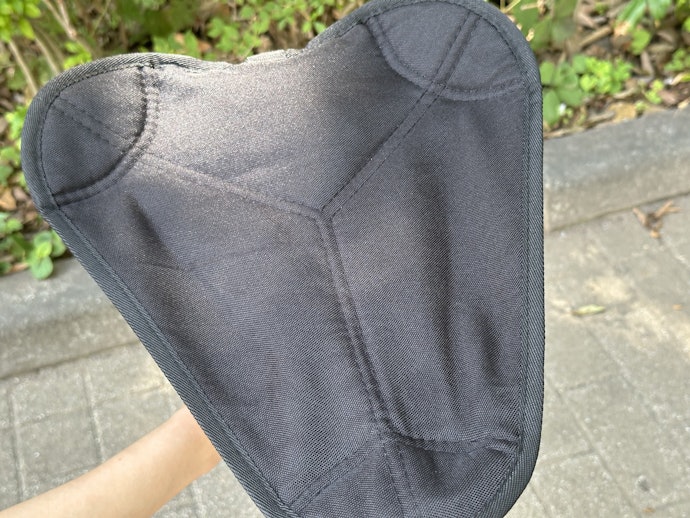 座り心地|★★★★★|腰掛けも功を奏したのか、想像以上にお尻にフィット!