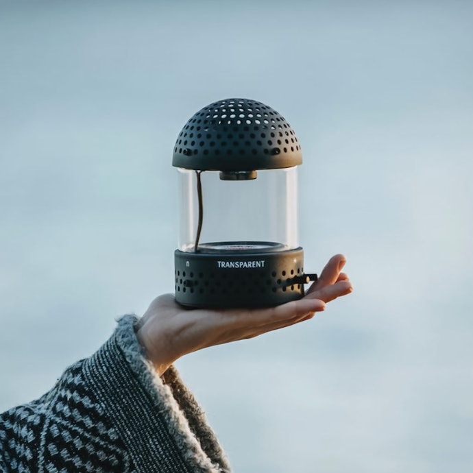 持ち運んで屋外でも使いたい人にはLight Speaker